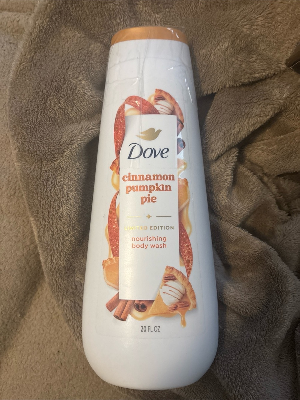 Dove Cinnamon Pumpkin Pie Nourishing Body Wash - White & Orange
